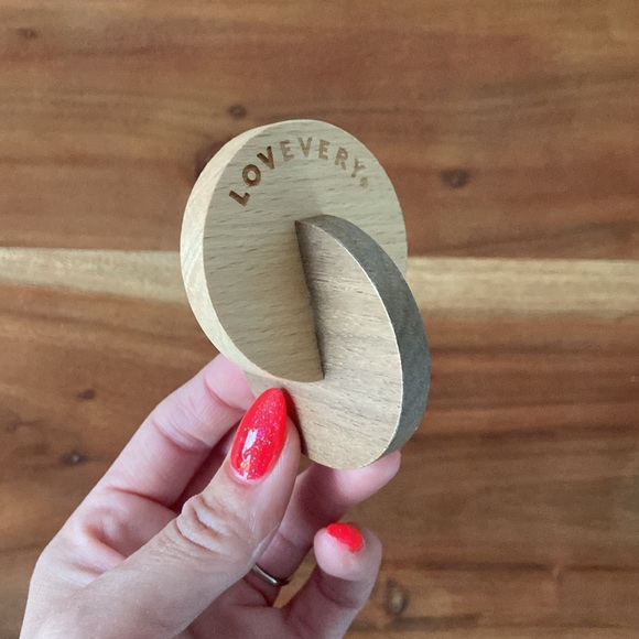 Lovevery hand to hand wooden disc promotes coordination & motor skills baby toy - Picture 2 of 7